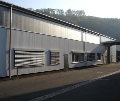 Prinz Optics GmbH - Halle für die Beschichtungsanlage von Außen