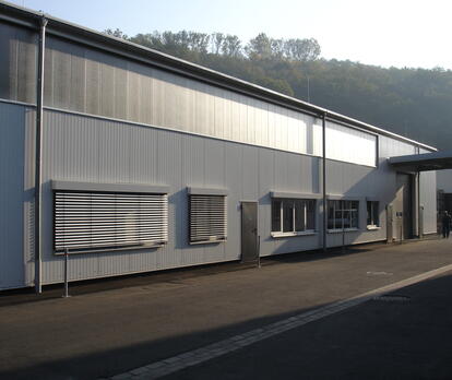 Prinz Optics GmbH - Halle für die Beschichtungsanlage von Außen Prinz Optics GmbH - Halle für die Beschichtungsanlage von Außen