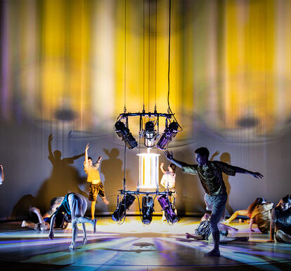 Tanztheater Heidelberg: "Dimensions", Bühnenbild Yoko Seyama Tanztheater Heidelberg: "Dimensions", Bühnenbild Yoko Seyama