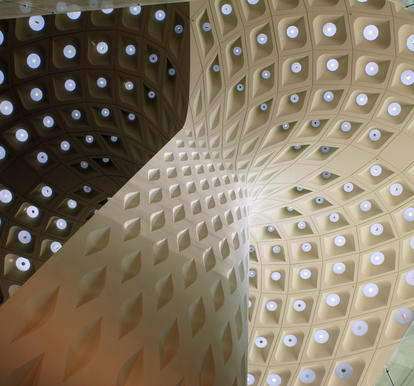 Colour effect glass for architecture: Mumbai airport, inlays in the ceiling