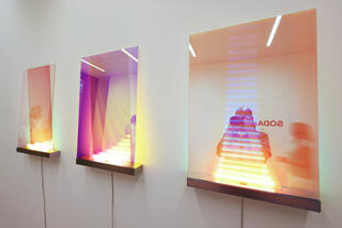 "Light object" von Sodalime: Spiegel mit unendlicher Farb-Überlagerung