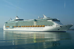 "Liberty of the Seas" - impressive balconies made of dichroic glass