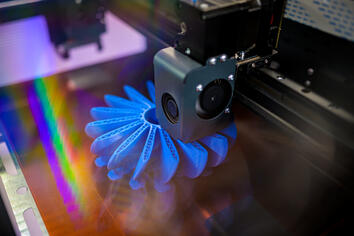 3-D-Drucker mit UV-aushärtendem Polymer