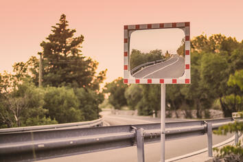 Verkehrsspiegel mit hydrophober Beschichtung