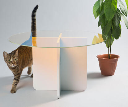 Spectra O Table: Design glass / white quartz